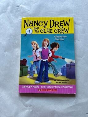 Nancy Drew and the Clue Crew #1: Sleepover Sleuths